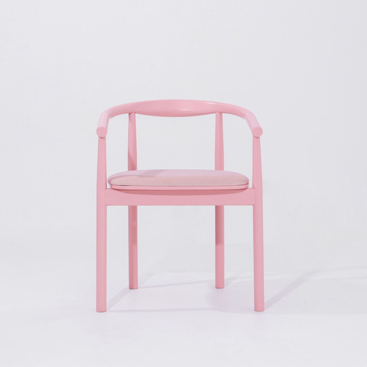 Дизайнерський обідній стілець Calm Pink Edition з мʼяким сидінням
